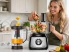 Multiprocessador Mondial Turbo Chef 1000W preto com jarra de liquidificador e acessórios para picar, ralar e fatiar alimentos em uma cozinha moderna.